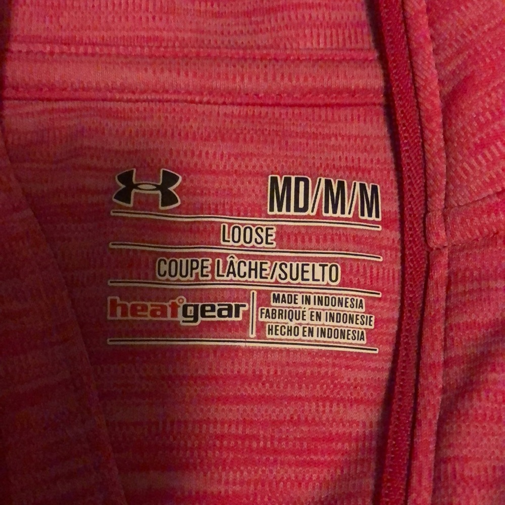 Under armour, loose, heat gear, athletic woman’s